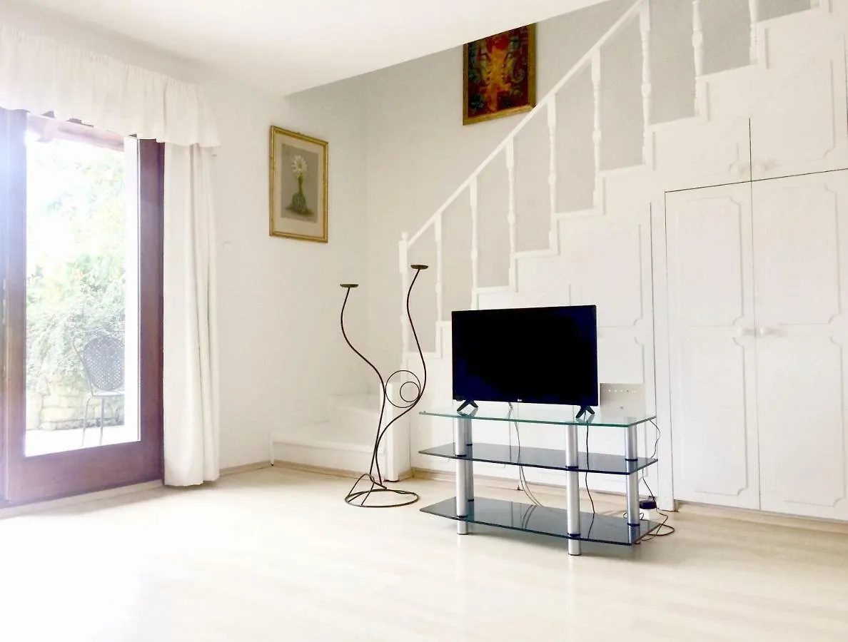 Flair Apartmanhaz Eger Apartament